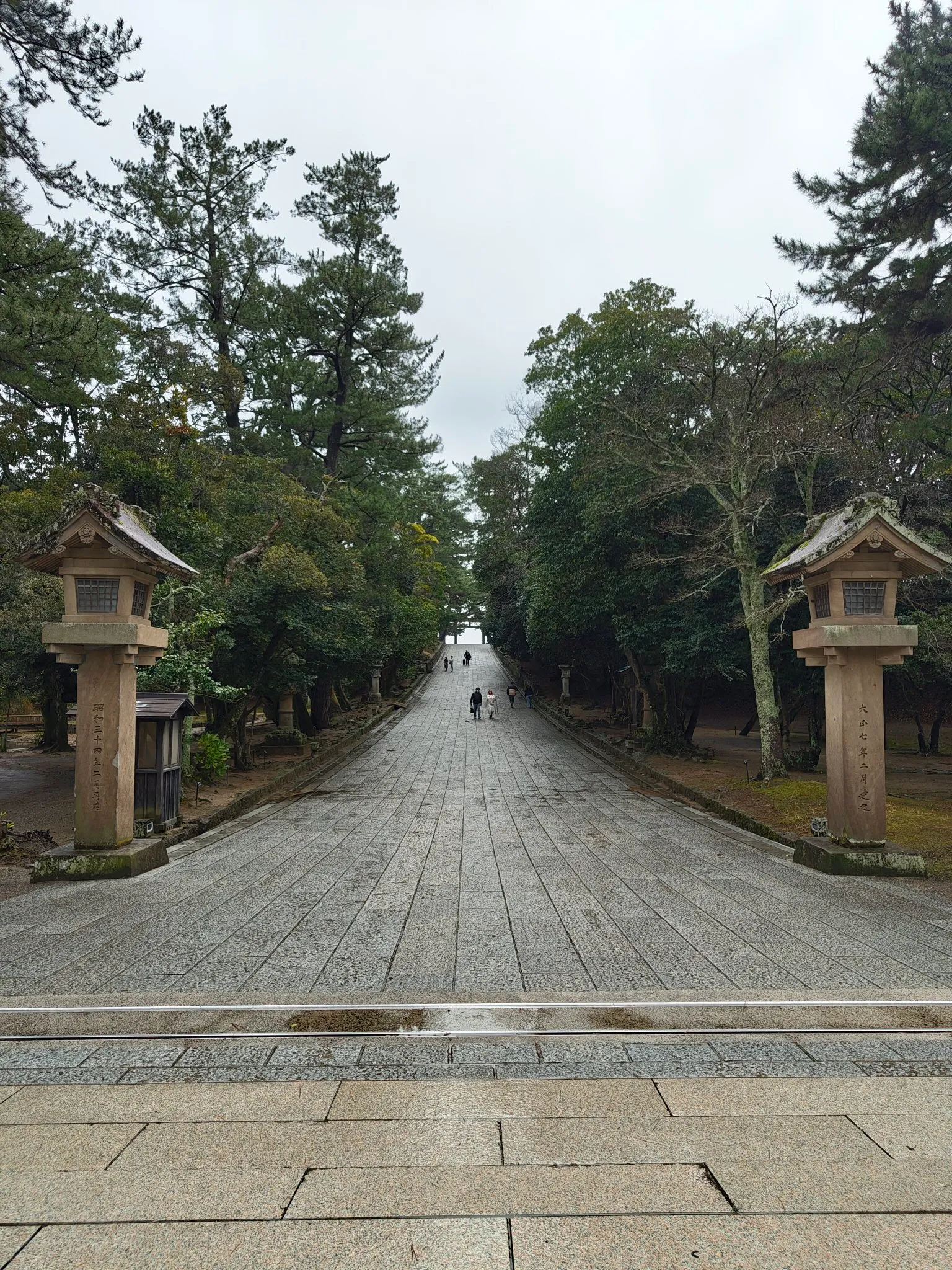 出雲大社の参道を振り返ってみて
